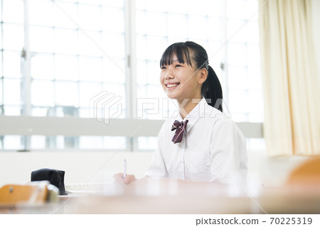 初中高中班級女生 初中高中班級女生 70225319