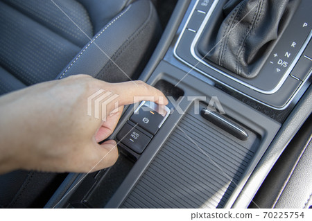 Operation of electric parking brake EPB 70225754