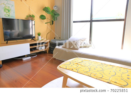 Living image of living alone_Large TV Living image of living alone_Large TV 70225851