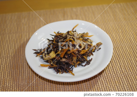 Stuffed with Hijiki and lotus root 70226108