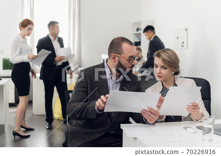 Internship of a new employee at the workplace. Training in official duties. Head of Department and subordinate in the office. 70226916