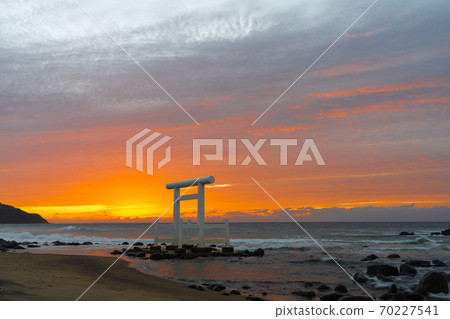 "Meotoiwa of Sakurai Futigaura" at sunset, Itoshima City, Fukuoka Prefecture 70227541