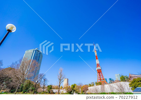 Tokyo Tower seen from Shiba Park [Tokyo] 70227912