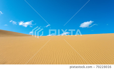 Tottori Sand Dunes Fengmon and blue sky 70228016