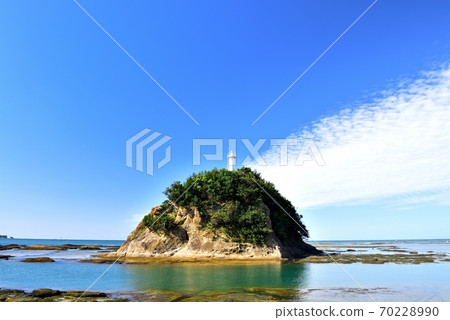 Tenjinzaki Lighthouse in the morning 70228990