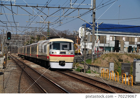 Limited express Chichibu (10000 series) entering Akitsu Station on the Seibu Railway Ikebukuro Line Limited express Chichibu (10000 series) entering Akitsu Station on the Seibu Railway Ikebukuro Line 70229067