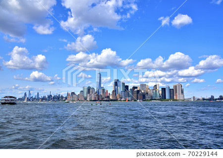 New York Manhattan landscape seen from the sea New York Manhattan landscape seen from the sea 70229144