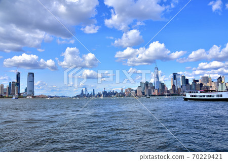 從海看到紐約曼哈頓景觀 從海看到紐約曼哈頓景觀 70229421