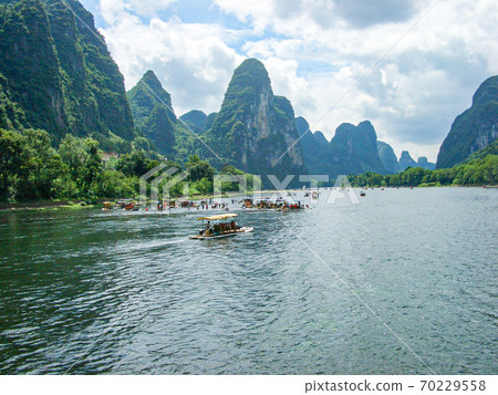 Going down the Li River in Guilin, which is crowded with many tourist boats 70229558