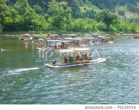 Going down the Li River in Guilin, which is crowded with many tourist boats 70229559