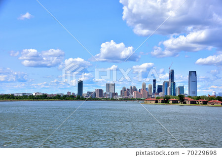 從海看到紐約曼哈頓景觀 從海看到紐約曼哈頓景觀 70229698