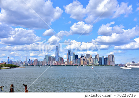New York Manhattan landscape seen from the sea New York Manhattan landscape seen from the sea 70229739
