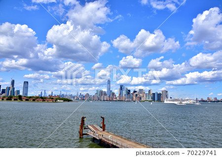 從海看到紐約曼哈頓景觀 從海看到紐約曼哈頓景觀 70229741