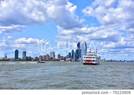 New York Manhattan landscape seen from the sea New York Manhattan landscape seen from the sea 70229806