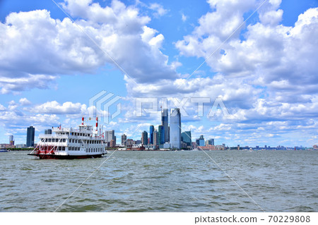 New York Manhattan landscape seen from the sea New York Manhattan landscape seen from the sea 70229808