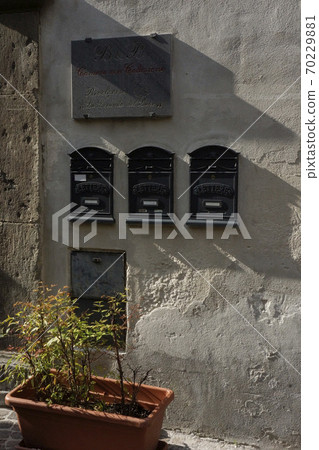 Wall with mailbox and planter ・ Fortress city Orvieto Italy that leaves the medieval cityscape Wall with mailbox and planter ・ Fortress city Orvieto Italy that leaves the medieval cityscape 70229881