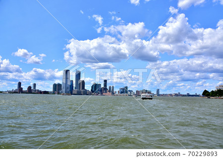 從海看到紐約曼哈頓景觀 從海看到紐約曼哈頓景觀 70229893