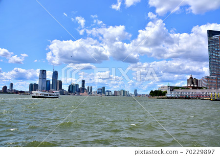 從海看到紐約曼哈頓景觀 從海看到紐約曼哈頓景觀 70229897