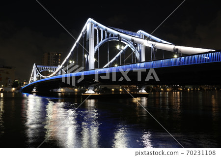 Illumination of the Sumida River Bridge that creates a lively waterside "Kiyosu Bridge" 70231108