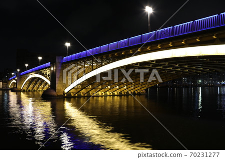 Illumination of the Sumida River Bridge that creates a lively waterside "Kuramae Bridge" 70231277