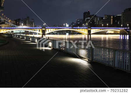 Illumination of the Sumida River Bridge that creates a lively waterside "Kuramae Bridge" Illumination of the Sumida River Bridge that creates a lively waterside "Kuramae Bridge" 70231282
