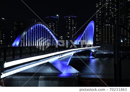 Illumination of the Sumida River Bridge that creates a lively waterside "Tsukiji Ohashi" 70231863