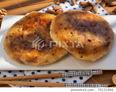 亞洲食品火鍋和堅果 亞洲食品火鍋和堅果 70231898