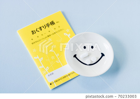 Dandruff notebook and medicine Dandruff notebook and medicine 70233003