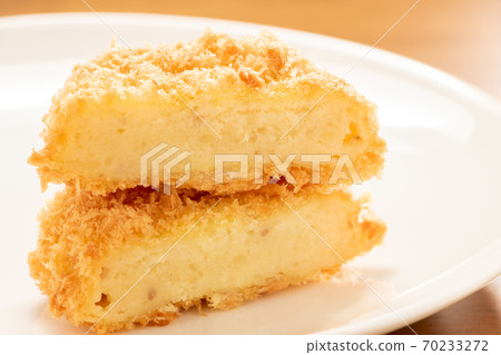 Cross section of croquette (oval potato croquette). 70233272