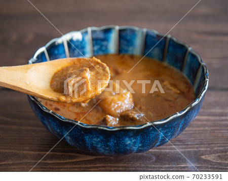 Malaysian beef curry with potatoes. 70233591