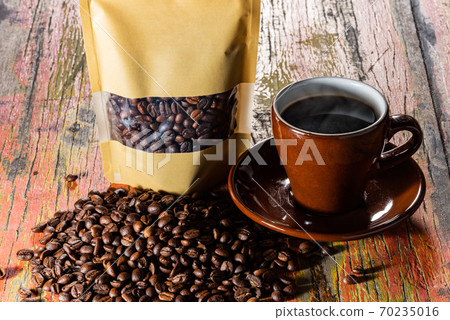 Coffee and coffee beans 70235016