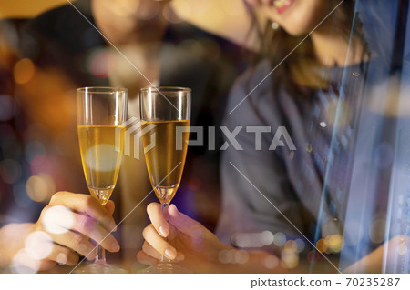 夜景夫婦酒吧形象 70235287