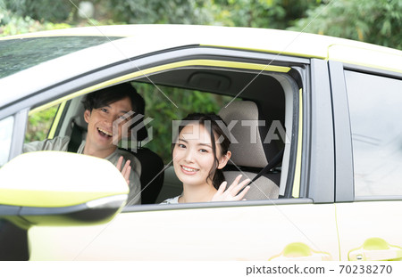 Men and women going out by car Men and women going out by car 70238270