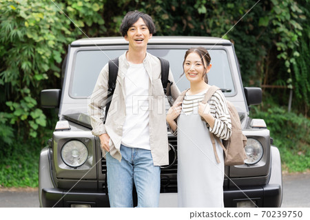 男人和女人開車出去 男人和女人開車出去 70239750