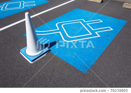 Parking space with charging station for electric vehicles Parking space with charging station for electric vehicles 70239805