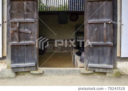 See the folk village 70243528