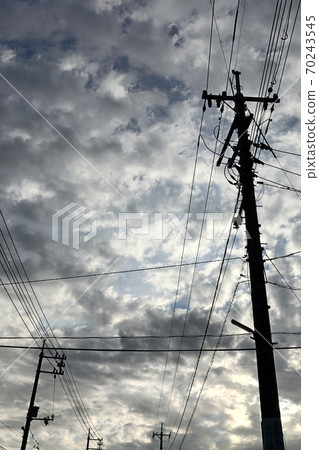 電話和秋天的天空 70243545