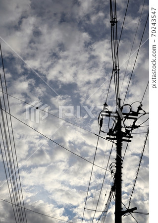 電話和秋天的天空 70243547