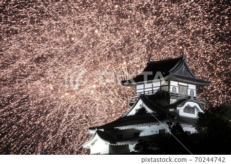 [Inuyama City, Aichi Prefecture] Japan Line Summer Festival Summer Fireworks Festival. Fireworks and Inuyama Castle. 70244742