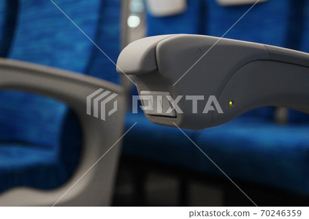 Shinkansen / seat outlet (N700 S / N700 Supreme / N700 Supreme) Shinkansen / seat outlet (N700 S / N700 Supreme / N700 Supreme) 70246359