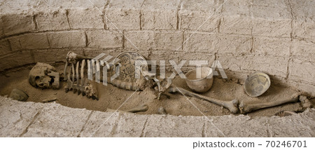 Ancient Burial Site of Human in Iran Complete With Pottery 70246701