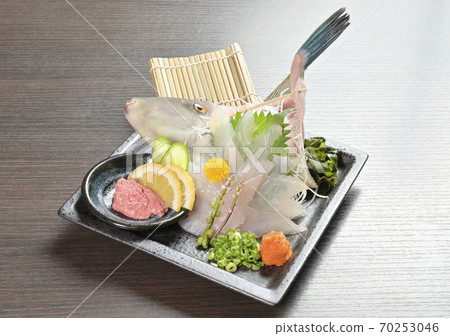 Sashimi of black scraper (whole from diagonally above) Sashimi of black scraper (whole from diagonally above) 70253046