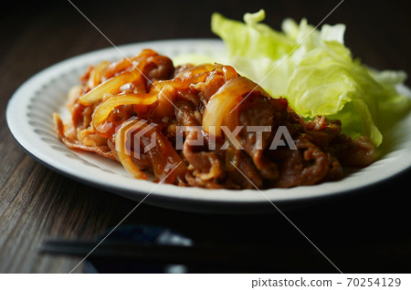 Grilled pork with ginger 70254129