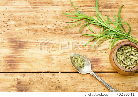 Estragon fresh and dried Estragon fresh and dried 70256511