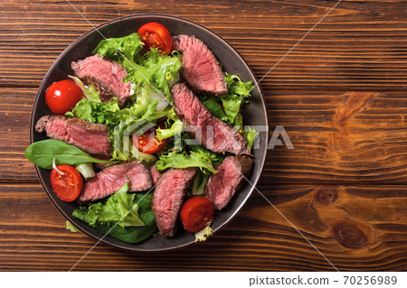 Salad with grilled beef medium roast 70256989