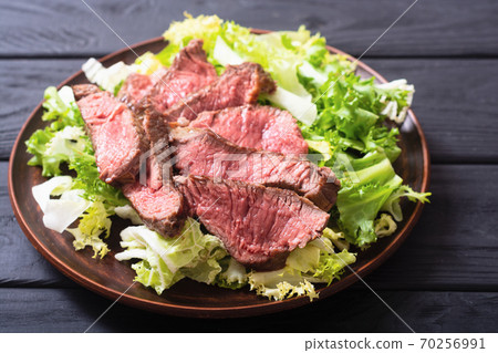 Salad with grilled beef medium roast Salad with grilled beef medium roast 70256991