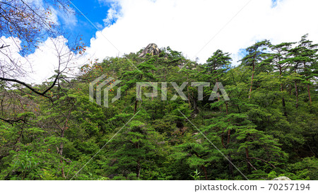 Famous place for strange rocks and mysterious stones Early autumn in Shosenkyo, Kofu City, Yamanashi Prefecture Famous place for strange rocks and mysterious stones Early autumn in Shosenkyo, Kofu City, Yamanashi Prefecture 70257194