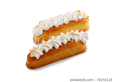 Mini cake with filling, covered with whipped whites Mini cake with filling, covered with whipped whites 70258128