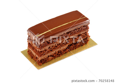 Glazed chocolate mini tart with cream 70258148