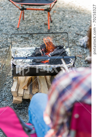 [Fire at the campsite in Doshi Village] 70258327